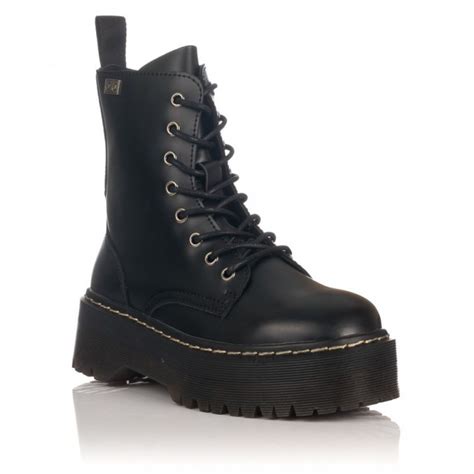 Botines cordones de Mustang http://www.himayzapateria.es/botines_c3600