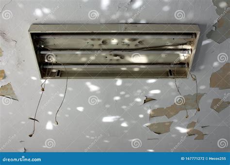 Broken light fixture Columbus OH