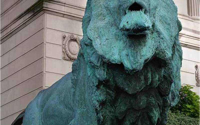 Bronze Lions At Art Institute Of Chicago