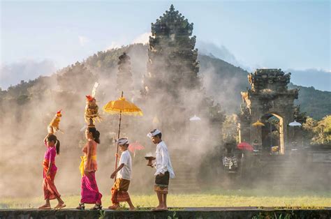 Budaya Hari Raya Kuningan Bali