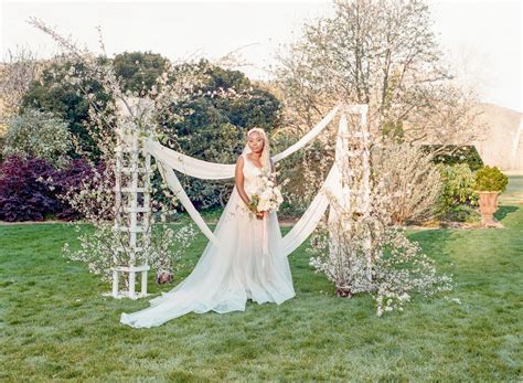 Budget-Friendly Bloom Options for Weddings