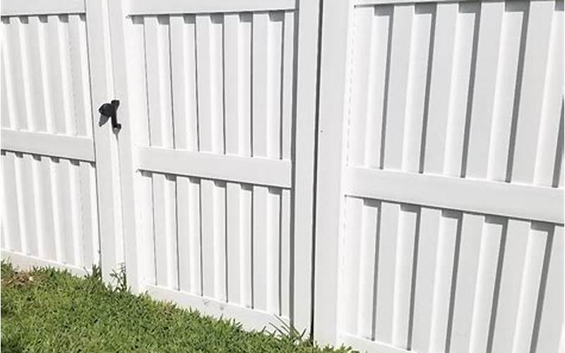 Build Vinyl Privacy Fence: Advantages, Disadvantages, And How To Do It