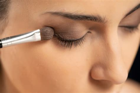 Building Depth for a Smokey Eye