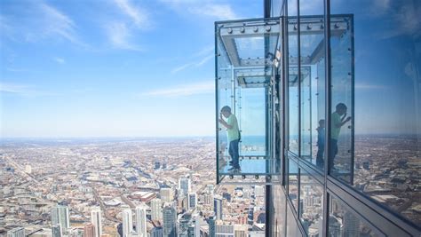 Building In Chicago With Glass Floor