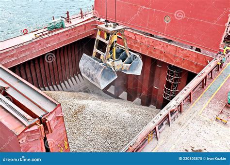 Bulk cargo loading