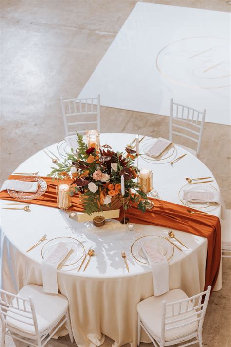 Embrace the Warmth of Autumn with Elegant Burnt Orange Table Decorations