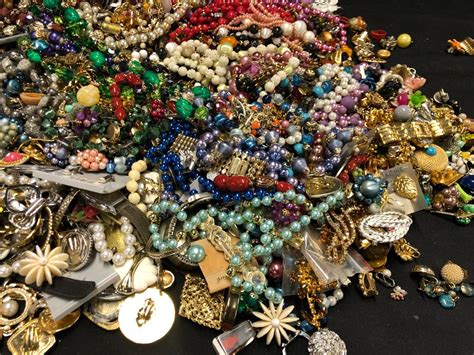 Buy Auction Jewelry at Affordable Prices