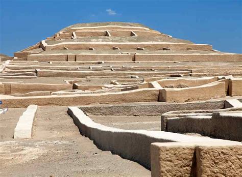 Cahuachi Pyramid Tour