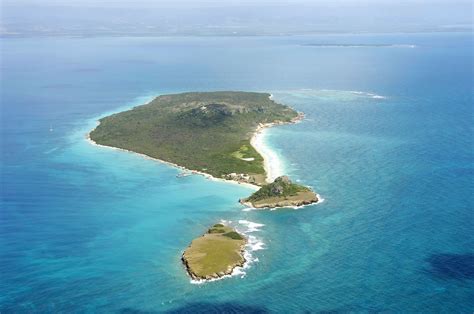 Caja de Muertos Island