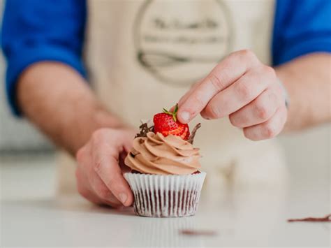 The Sweetest Adventure: Unleash Your Creativity with Cake Decorating Courses in West London