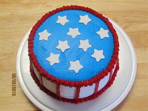 Memorialize your sweet day with these amazing Cake Decorating Ideas for Memorial Day!