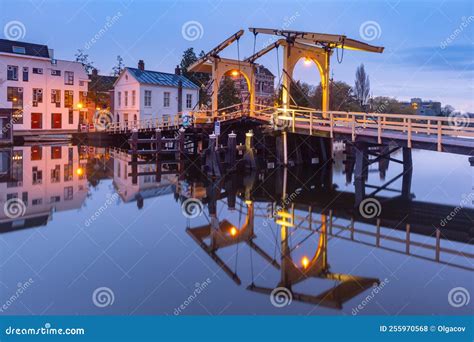 Canal Navigation Leiden