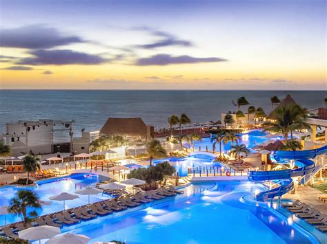 Cancun Resort Pool