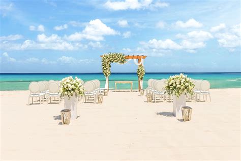 Celebrate Your Love in Paradise: Plan Your Dream Cancun Wedding Today!