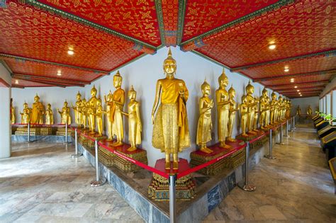 Candi Buddha Raksasa di Wat Pho