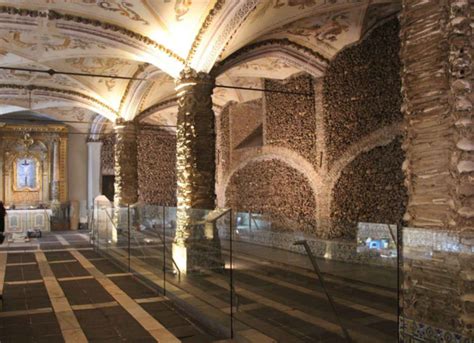 Capela dos Ossos interior