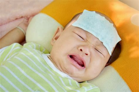 Cara Mengatasi Demam Naik Turun Pada Bayi