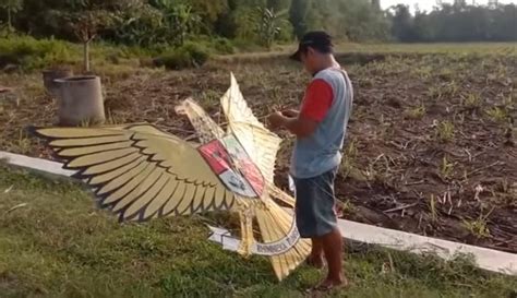 Cara Membuat Layangan Garuda