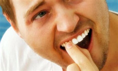 Cara Mengatasi Gigi Goyang pada Orang Dewasa yang Patah