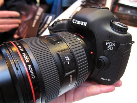 Cari Tahu Harga Kamera Canon EOS Terbaru