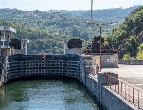 Carrapatelo Lock Douro River