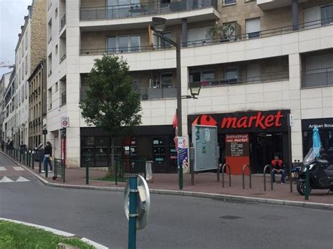 Carrefour Market Suresnes