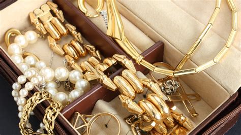 Cash For Gold: Put Your Old Jewelry to Good Use