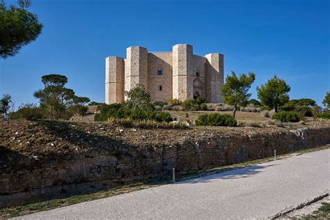 Castel Del Monte architecture