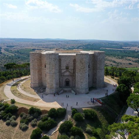 Castel Del Monte overview