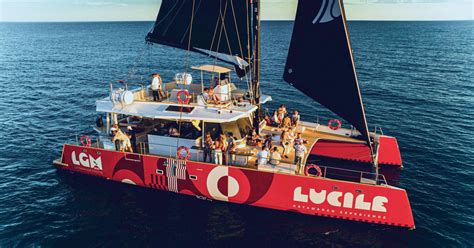 Catamaran Lucile crowd