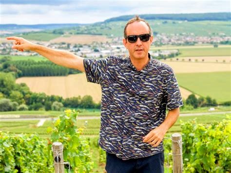 Champagne tour guide