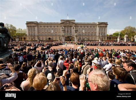 Changing of the Guard Crowd