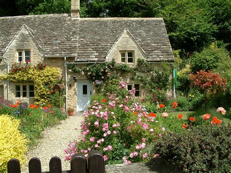 Charming Cottage Gardens