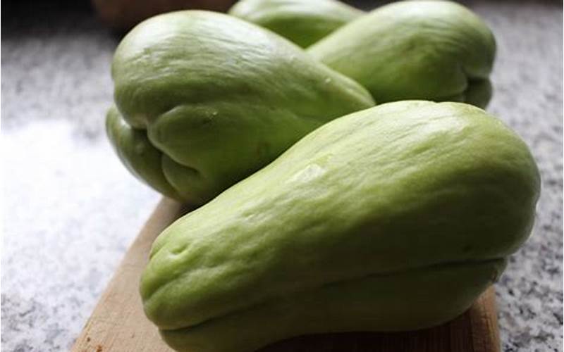 What Are the Benefits of Eating Raw Chayote on an Empty Stomach?