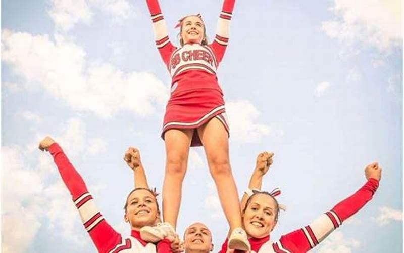 Miami Cheerleader Viral Photo: The Story Behind the Picture