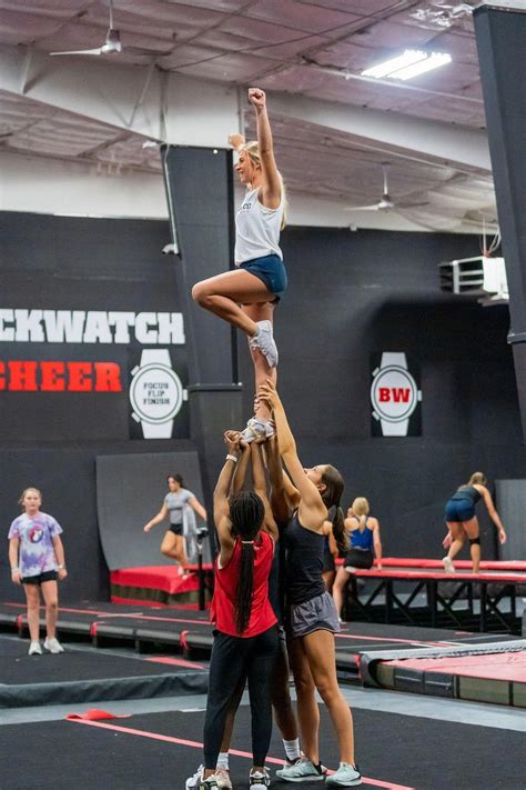 Cheerleading Stunts Tumbling