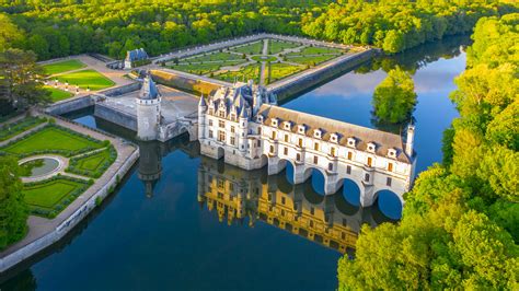Chenonceau Castle queue