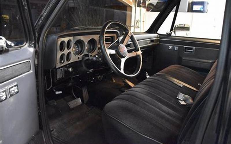 Chevy K20 4X4 Interior