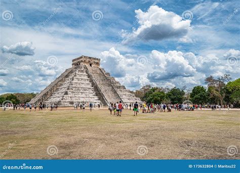 Chichen Itza Crowds