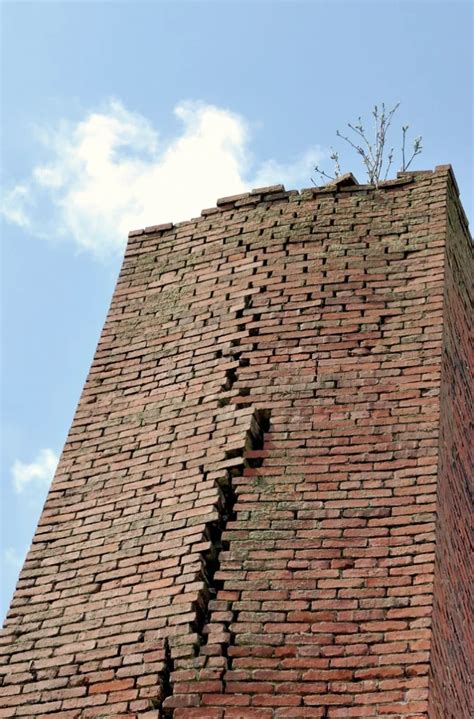 Chimney Repair Norfolk County - cracked chimney