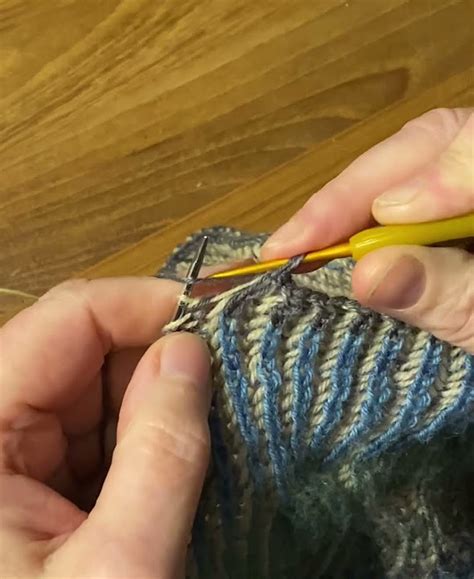 Chinese Waitress Bind Off With Crochet Hook