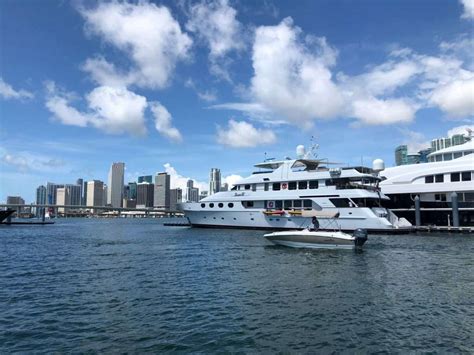 Choosing the Right Boat Transfer Service