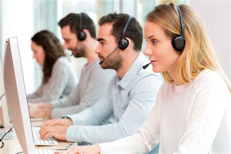 Choosing the Right CRM Software for Call Centers