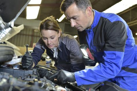 Choosing the right online automotive degree program for you