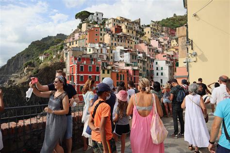 Cinque Terre crowds