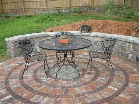 Paver Circle kit allows you to add interest and curves to your patio.