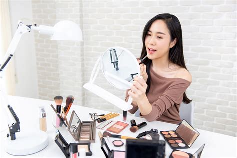 Ciri Ciri Produk Makeup Sudah Hampir Kedaluwarsa Segera Buang