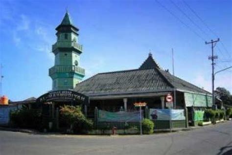 Ciri Khas Masjid di Nusantara Ditunjukkan Nomor