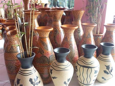 Ciri-Ciri Seni Keramik pada Masa Kerajaan di Indonesia
