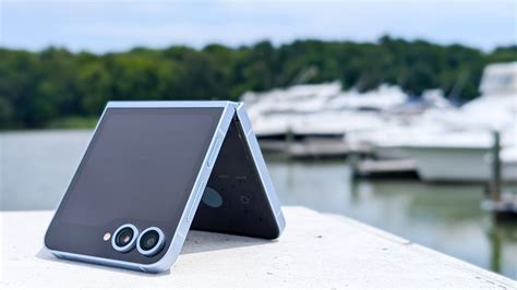 Clamshell vs. Tablet Foldable Pricing